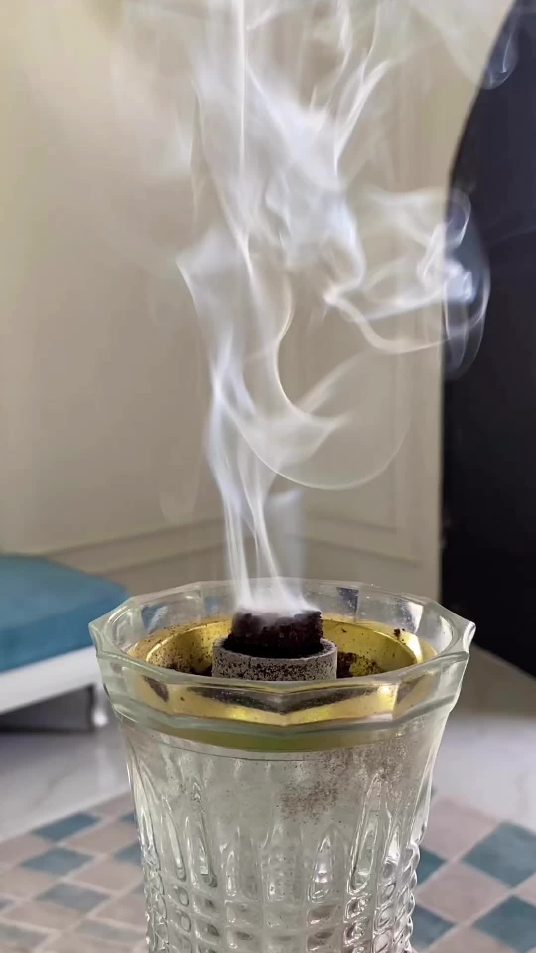 عود طبيعي مختار بعناية